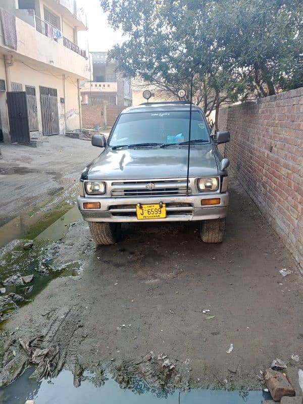 Toyota Hilux 1990 3