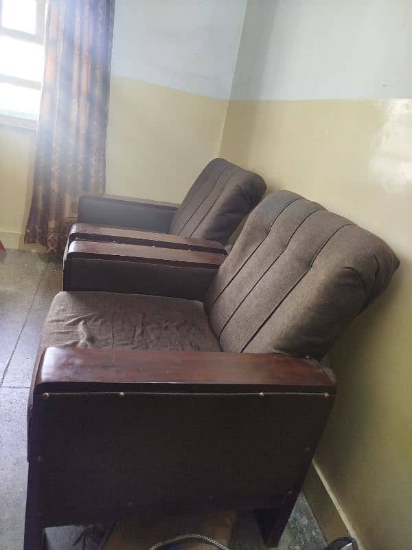 good condition sofa set 2 seater 0