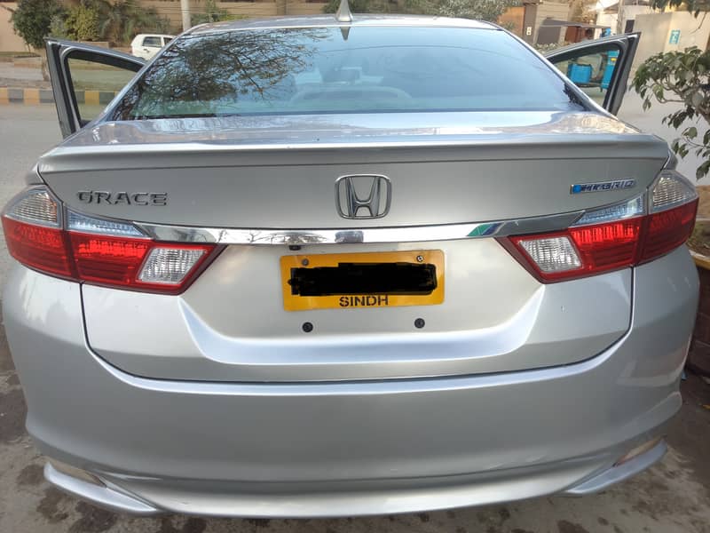 Honda Grace DX [2015] | Hybrid Efficiency | Luxury Sedan | Silver 7