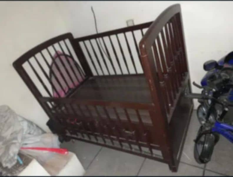 wooden baby cot 0