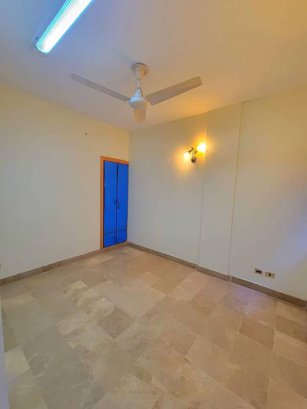 Dha Ph 6 | Ittehad Com Aera | 1000 Sqft 2 Bed DD Apartment Floor For Rent | Near Park, Restaurants, and Retail-Shops } 0