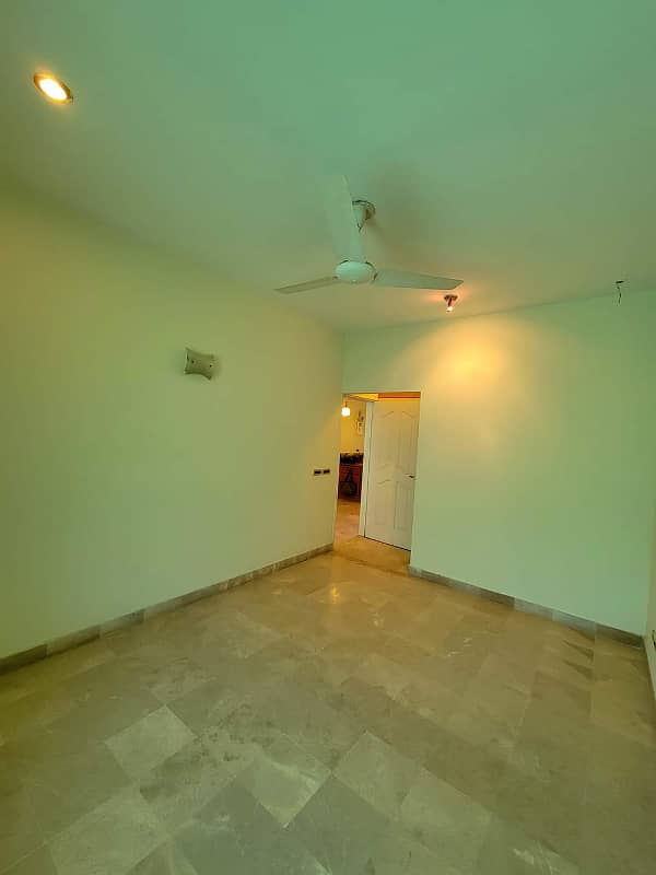 Dha Ph 6 | Ittehad Com Aera | 1000 Sqft 2 Bed DD Apartment Floor For Rent | Near Park, Restaurants, and Retail-Shops } 1