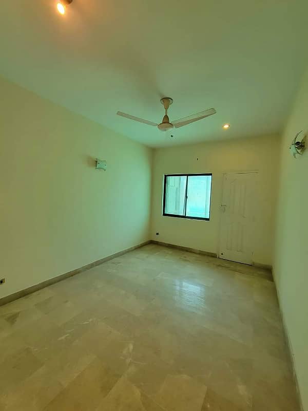 Dha Ph 6 | Ittehad Com Aera | 1000 Sqft 2 Bed DD Apartment Floor For Rent | Near Park, Restaurants, and Retail-Shops } 2