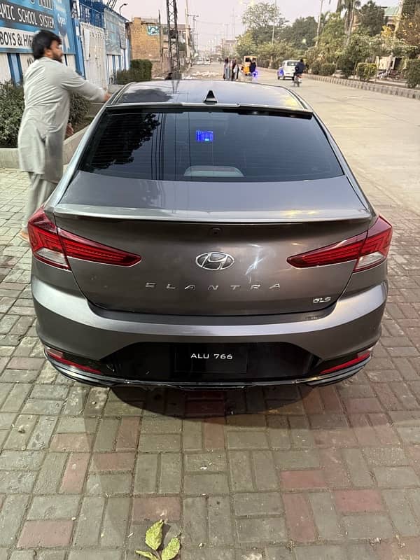 Hyundai Elantra 2022 5