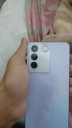 VIVO V27E 8+8 extended ram. . . 256 gb Condition 10/9