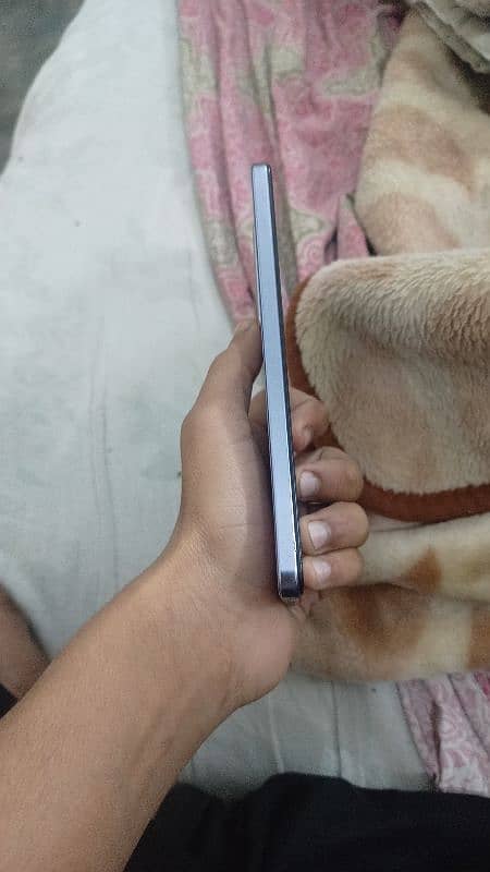 VIVO V27E 8+8 extended ram. . . 256 gb Condition 10/9 1