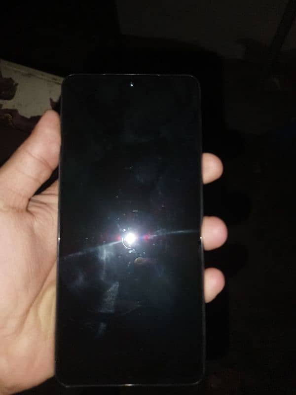 VIVO V27E 8+8 extended ram. . . 256 gb Condition 10/9 2