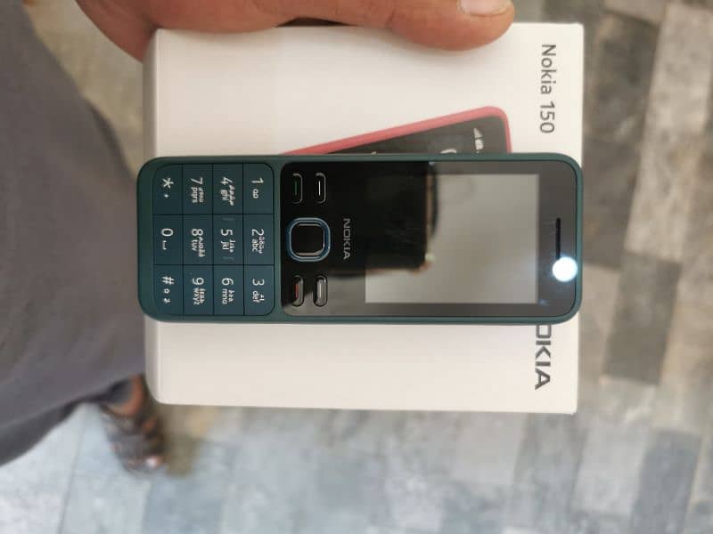 Nokia 150 box pak brand new offer price only 4000 original Nokia 2