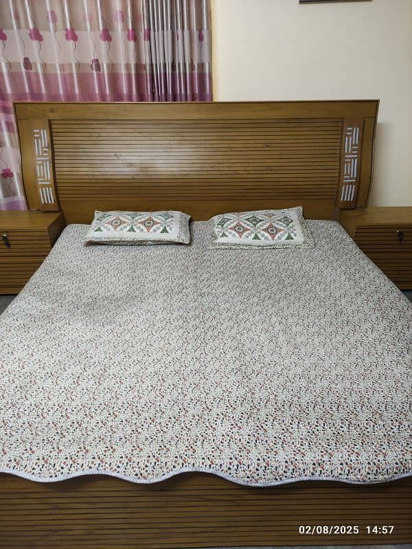 king size double bed 0