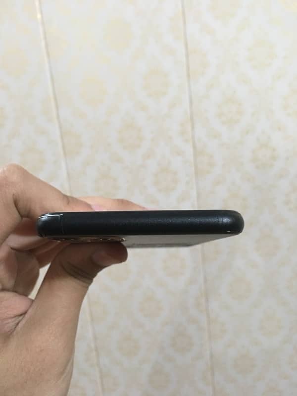 Iphone 11pro max non pta F/U 64gb panal battery change miner se back 4