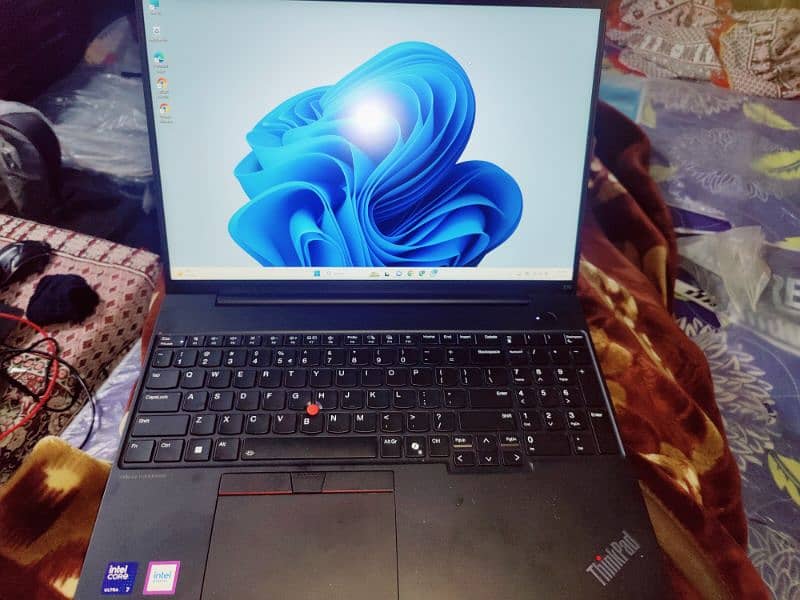 Lenovo ThinkPad E16 Gen 2 - Intel Core Ultra 7 (16GB-512GB) 1