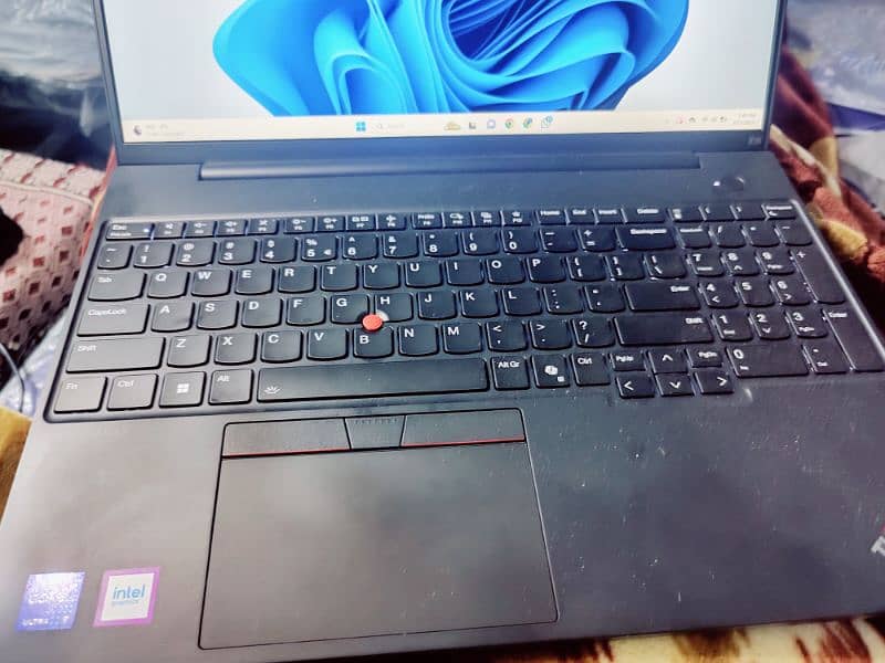 Lenovo ThinkPad E16 Gen 2 - Intel Core Ultra 7 (16GB-512GB) 3