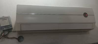 Gree split AC 1 ton in very good condition