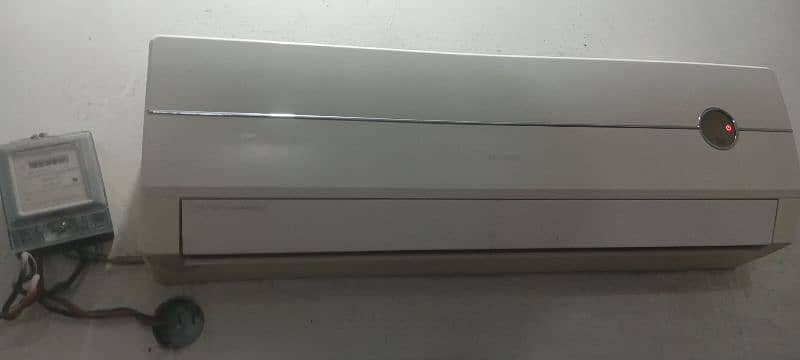 Gree split AC 1 ton in very good condition 1