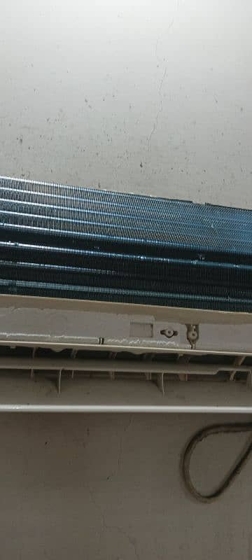 Gree split AC 1 ton in very good condition 3