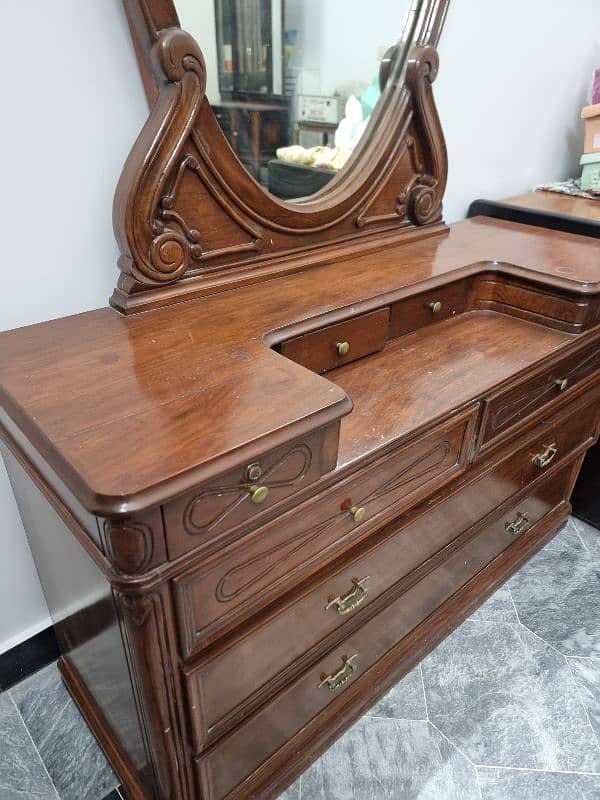 Dressing table with mirror 1