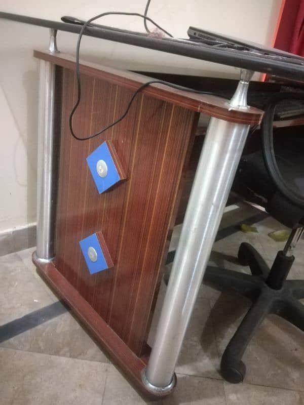 office table for sale new condition 2