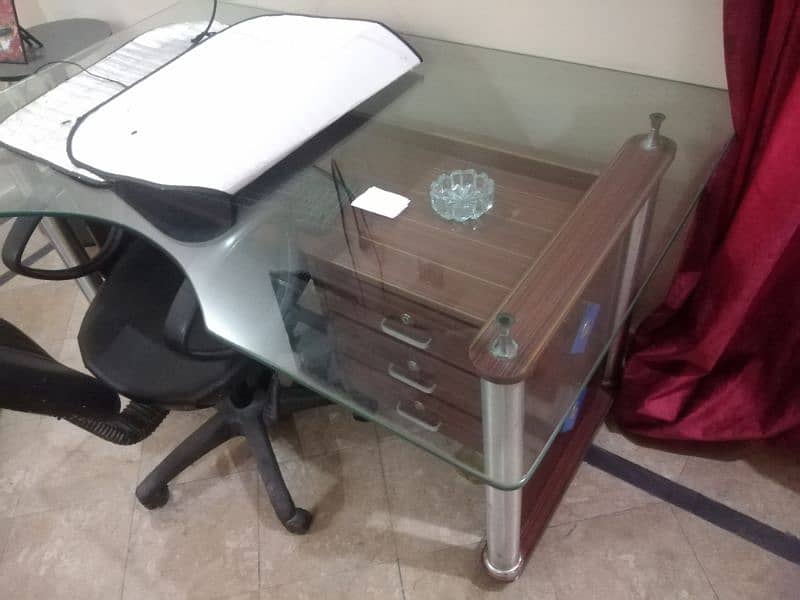 office table for sale new condition 3