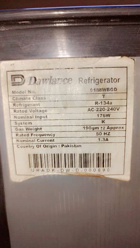 dawlance fridge bilkul new halat mein hai glass break 8