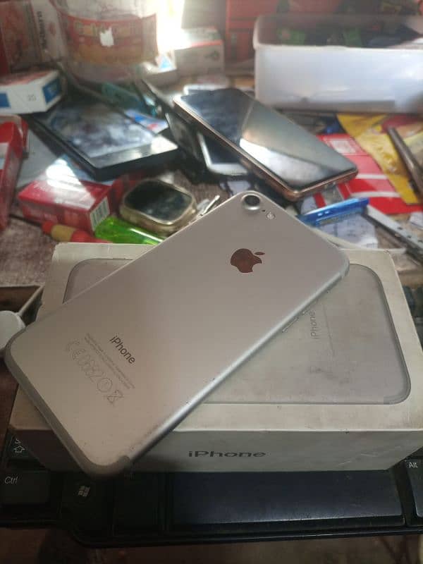 PTA prove 128gb I phone 7 with box 1