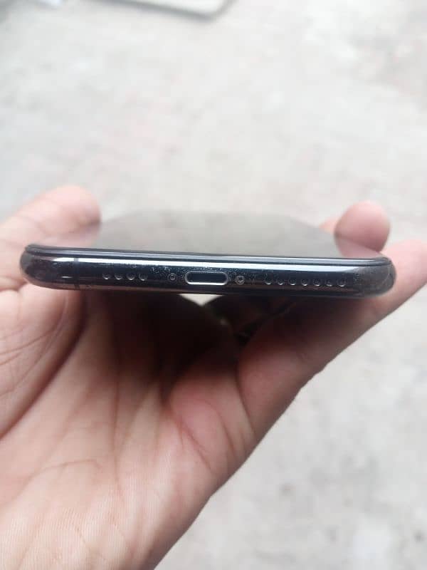 I am selling my iphone xs max 5