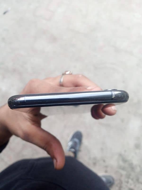 I am selling my iphone xs max 6