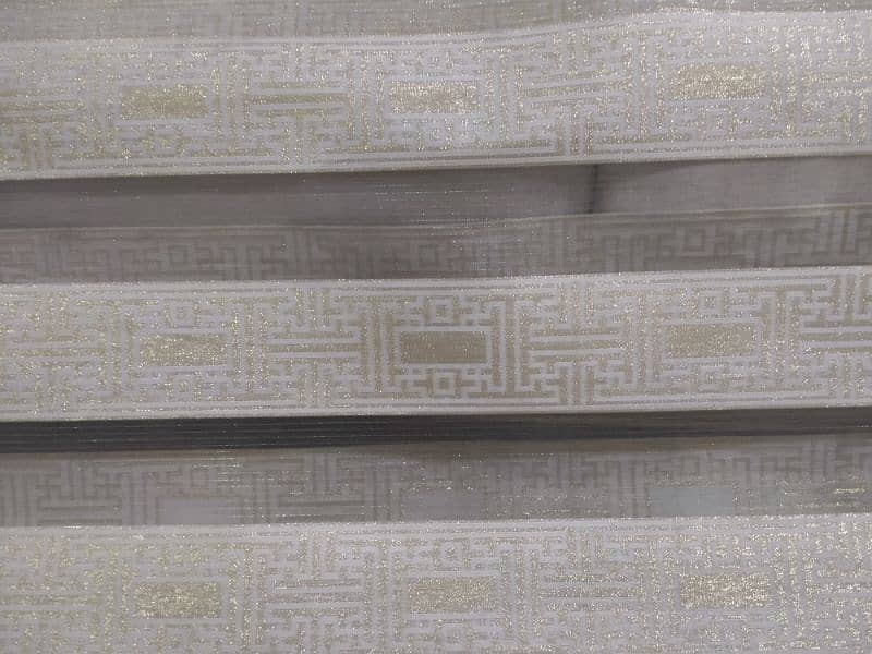 FANCY GREEK DESIGN BLIND 4