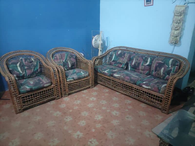 5 seater cane sofa set. 0