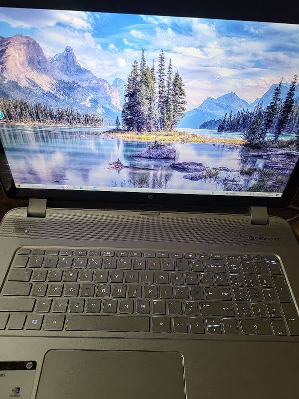 HP Envy gaming core i7 8gb/256gb touch screen 2gb graphics 11