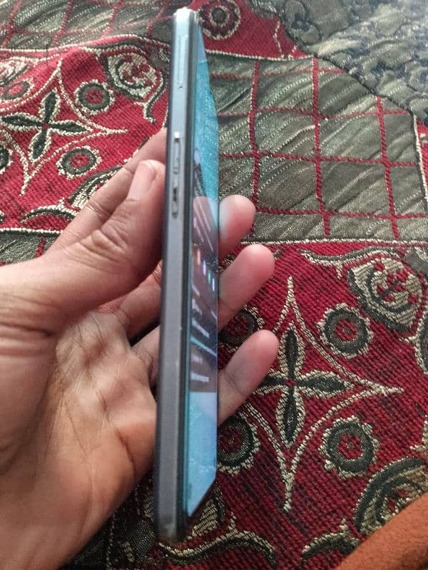 oppo f17 8GB  128GB  10/10 condition with box with original charger 3