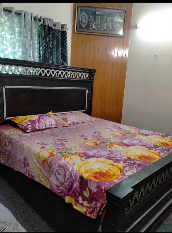 King size bed with side tables and dressing table 1