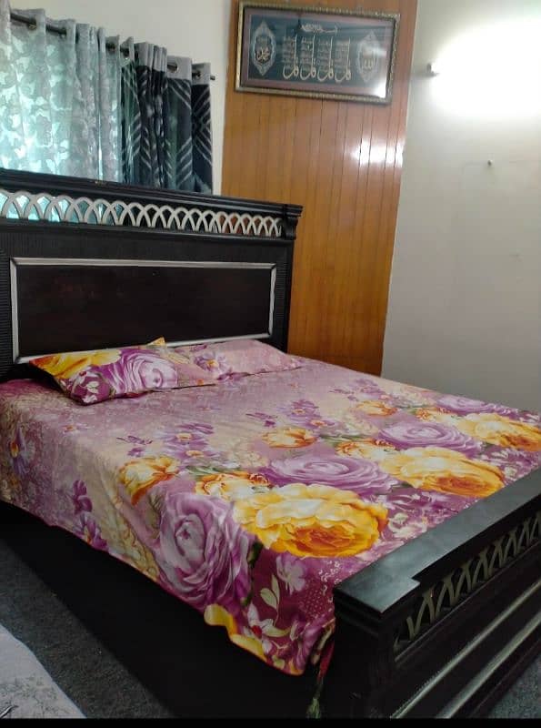 King size bed with side tables and dressing table 5