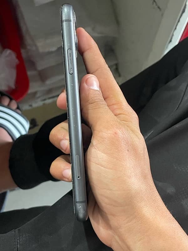 iphone 11 urgent sale 6