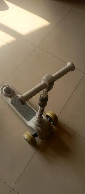 3 Wheels Scooty for Sale 1