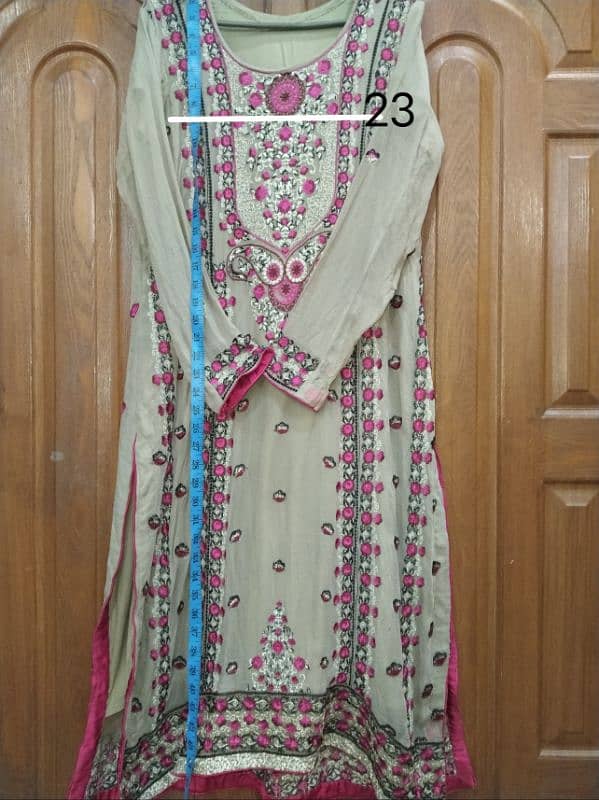 1 or 2 time used dressess bilkul new jesy hn 4