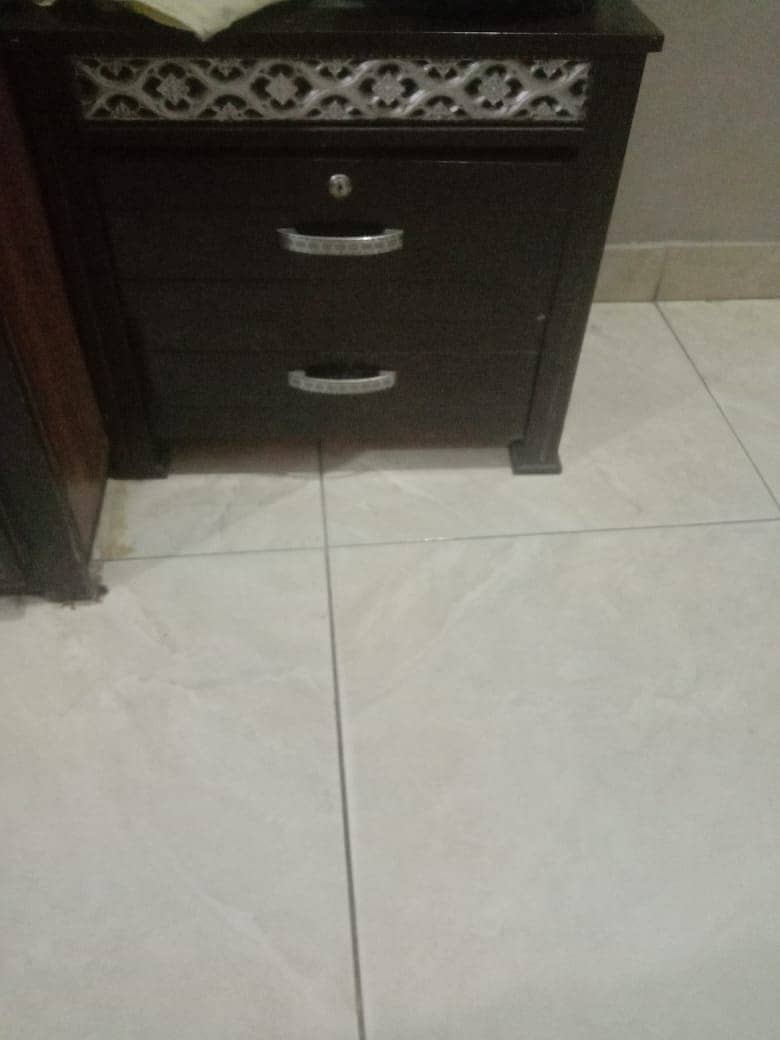 2 Bed side tables for sale (Good Condition) 1