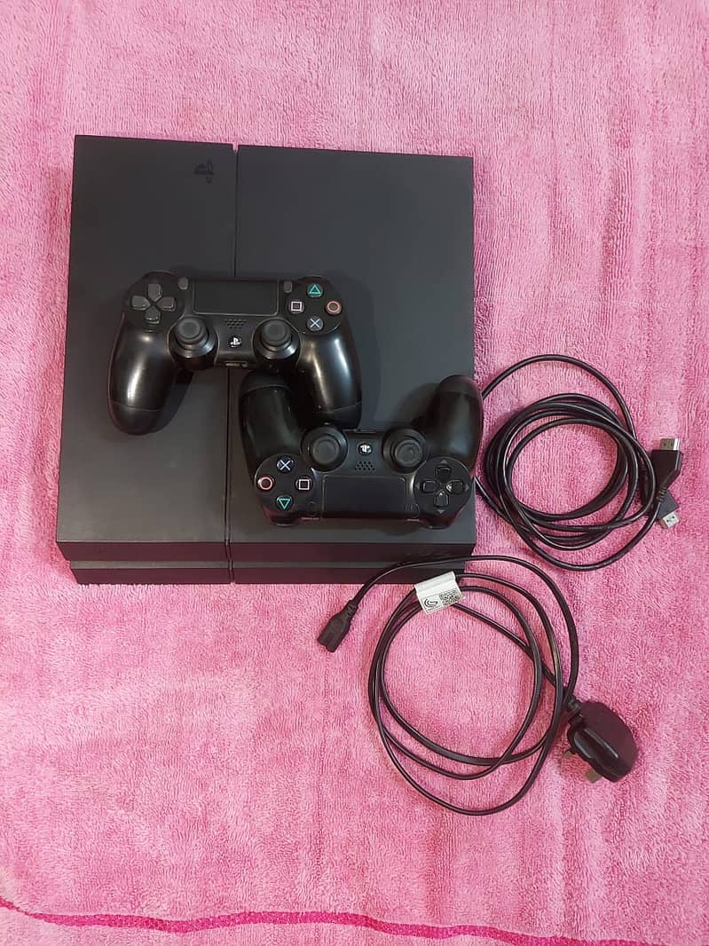 PS4  FAT 500GB Jailbroken – Good Condition + 2 Controllers 1