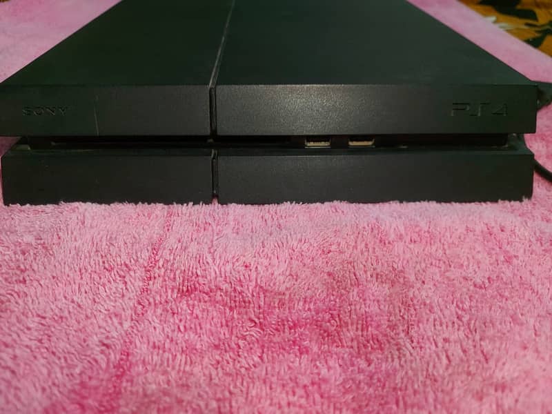 PS4  FAT 500GB Jailbroken – Good Condition + 2 Controllers 2