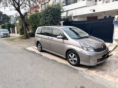 Toyota ISIS 2006 Minivan 7 Seater