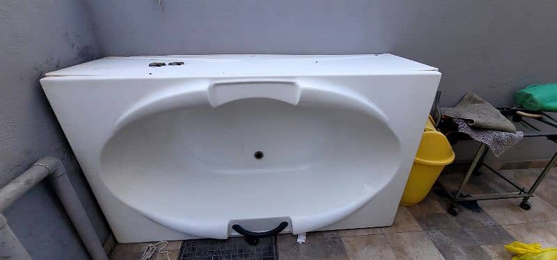 Luxury Bathtub – 6ft | Urgent Sale 0