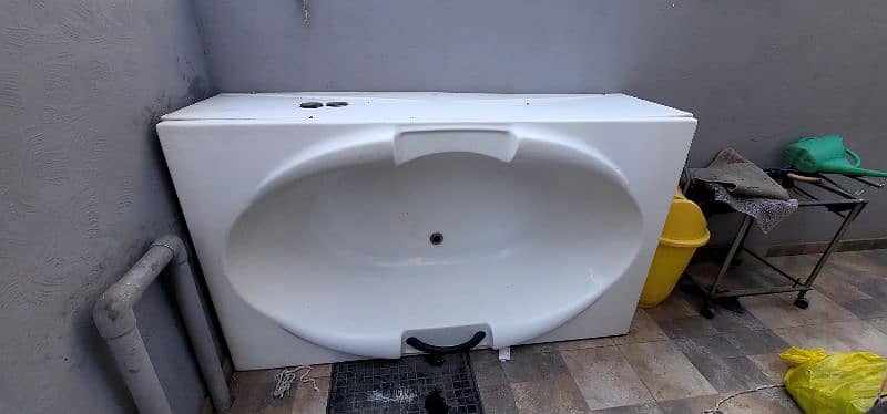 Luxury Bathtub – 6ft | Urgent Sale 1