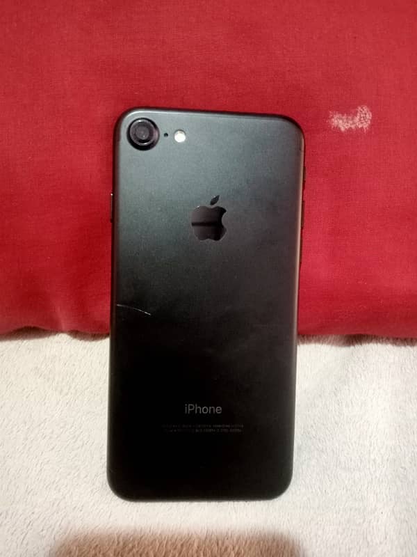 IPhone 7  Memory 32GB condition 10 / 9 Colour Black battery health 100 1