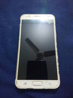 Samsung J7. . . . 10 out of 8 condition