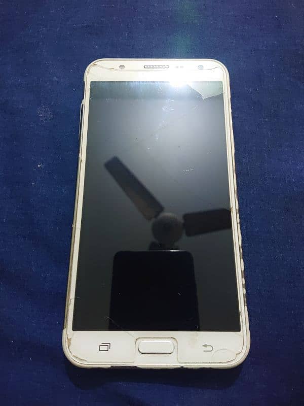 Samsung J7. . . . 10 out of 8 condition 0