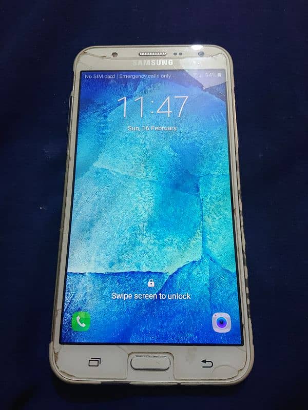 Samsung J7. . . . 10 out of 8 condition 4