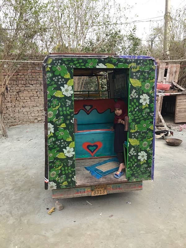 Tez raftar rickshaw available  read add please 1