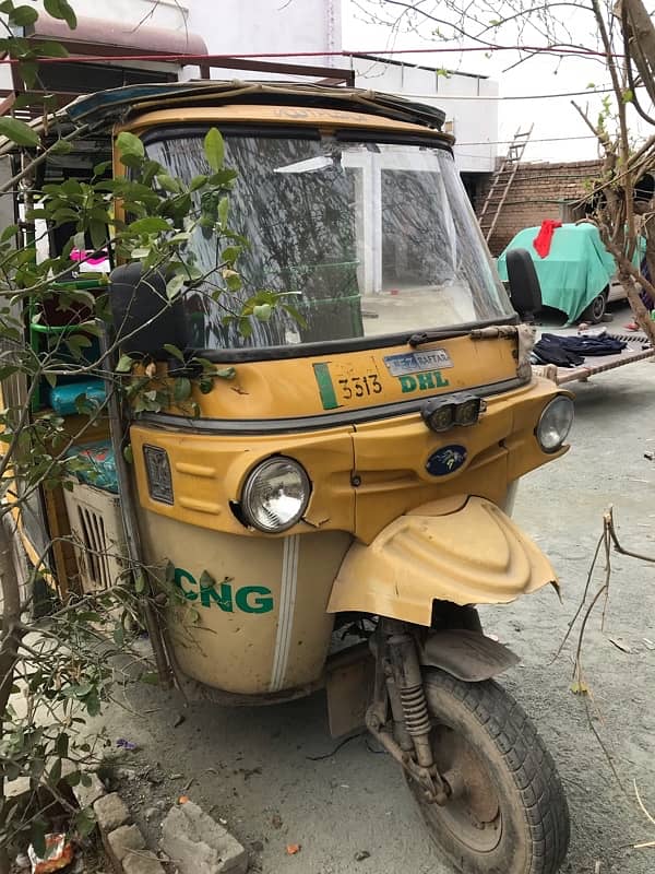 Tez raftar rickshaw available  read add please 5