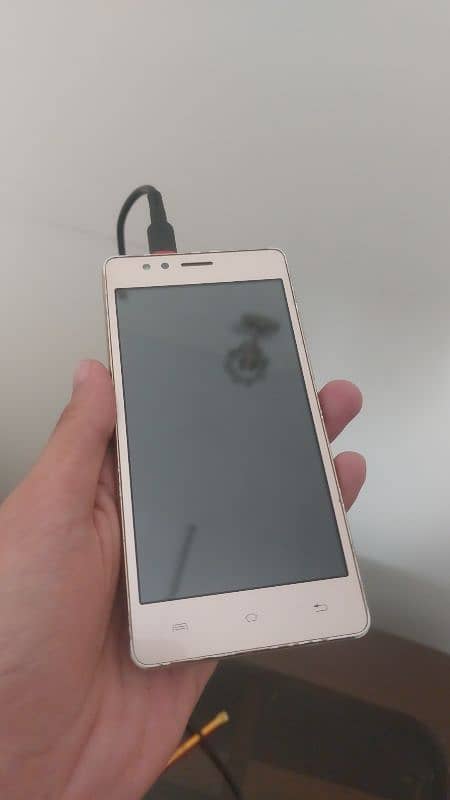 Qmobile i8i 0