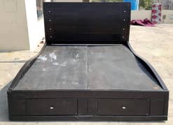 Queen Size bed and side tables For Sale