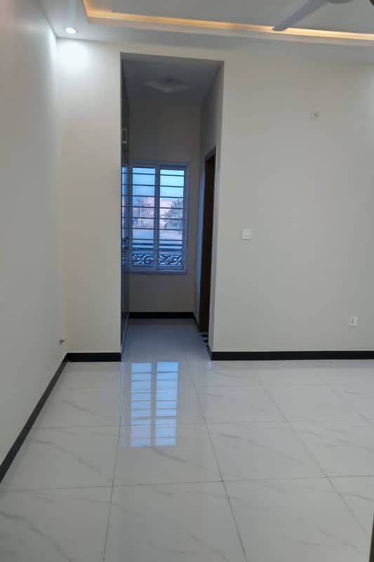 10 Marla Upper Portion For Rent In Pgechs Phase 1 At Very Ideal Location Very Close To Main Road 4